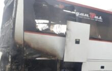 آتش‌سوزی اتوبوس در محور میامی- سبزوار/ تنها مصدوم حادثه درمان شد